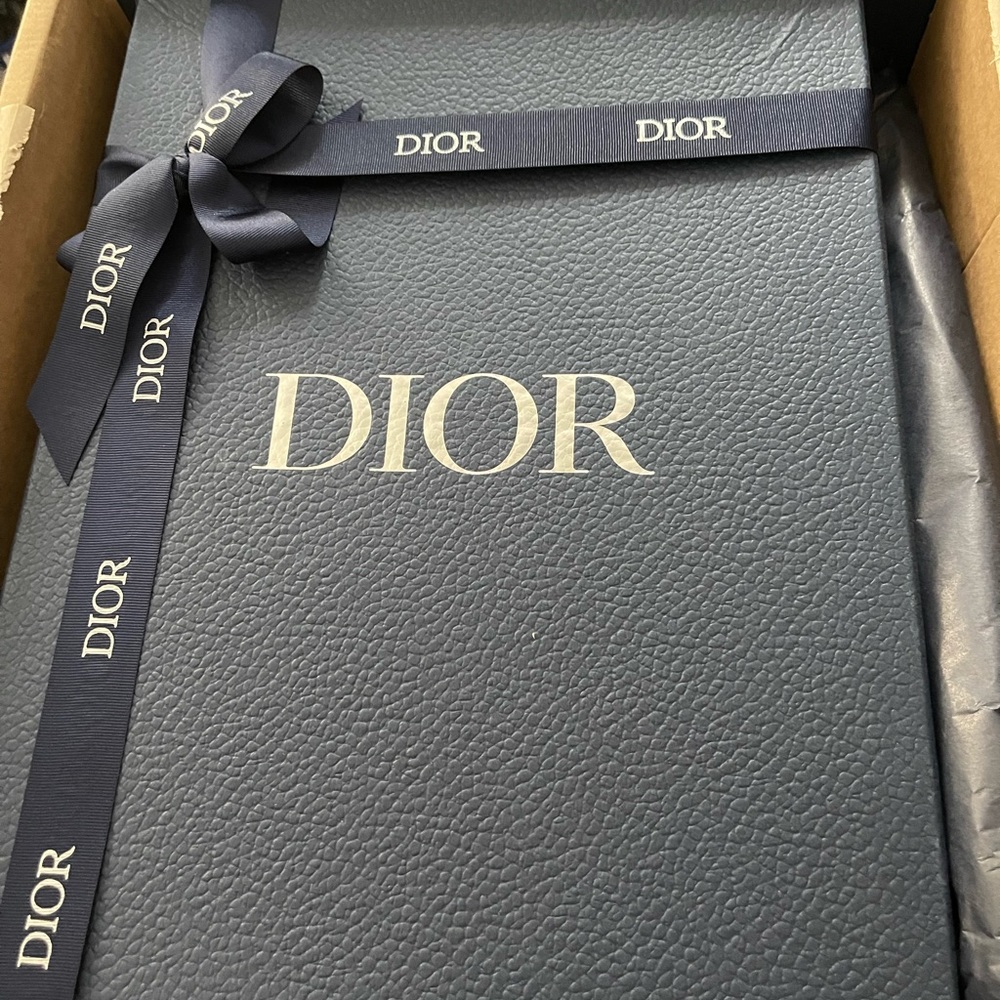 New dior men sneakers size 41 never worn comes with box dustbag and extra laces - Picture 6 of 6